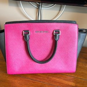 Micheal Korr pink and black purse